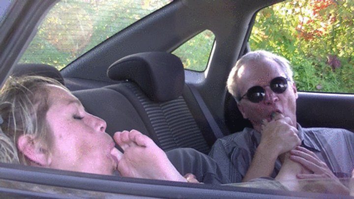 She Licks His Feet - With Jade in the car (mp4)