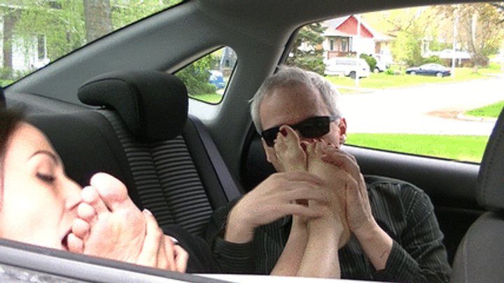 She Licks His Feet - In car with Sunny (HD)