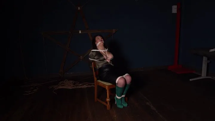 Altgirlsbound - 4277 Ava in Chairtied