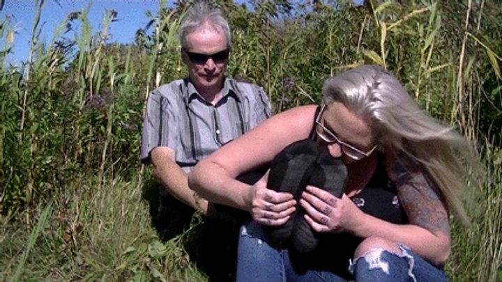 She Licks His Feet - Jessica worships in the fields
