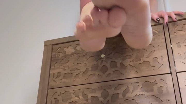 Mamma Hot Stuff - Worship My Sweaty Gym Feet