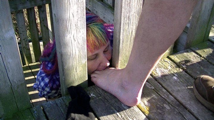 She Licks His Feet - Foot fetish tower