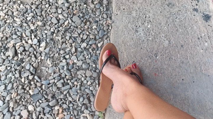 Goddess Foot Fetish - The most pronounced arches in low flip-flops (3)