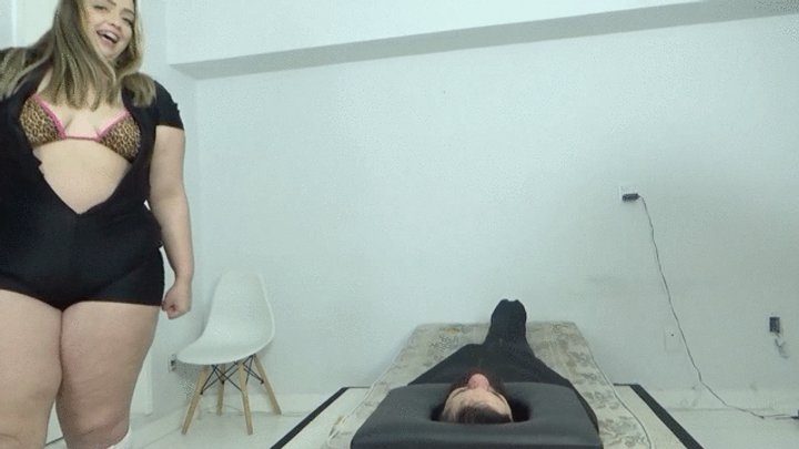 Scarlet White Face Sitting - BBW Face sitting Control BY BRITNEY HUNTER and Daniel Santiago Cam By aline Full hd