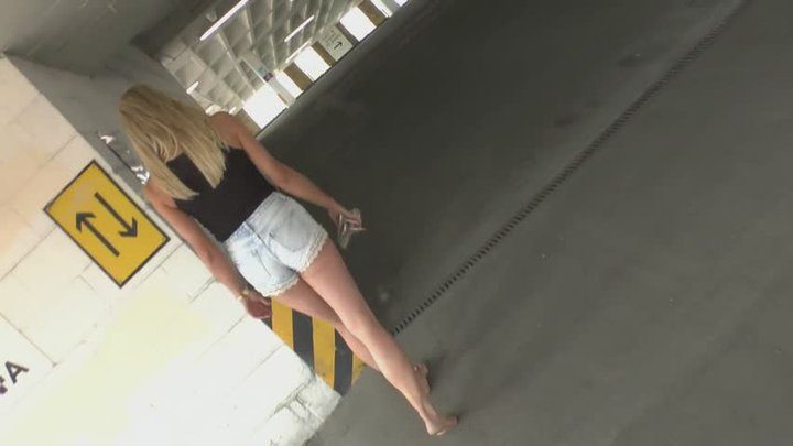 Barefootcityexperience - Lolly barefoot in car park - pt2