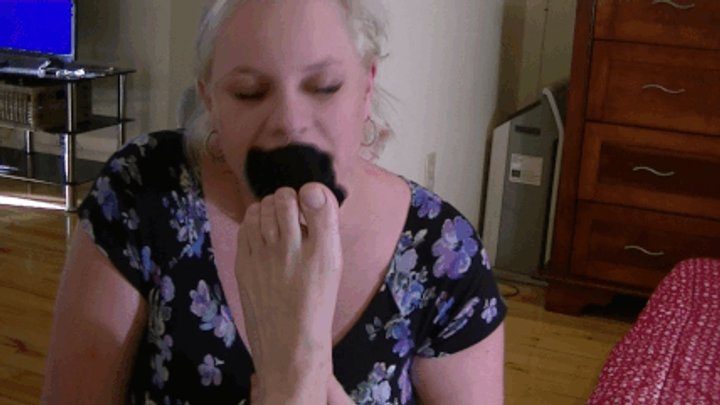 She Licks His Feet - Angie licks man's feet (HD)
