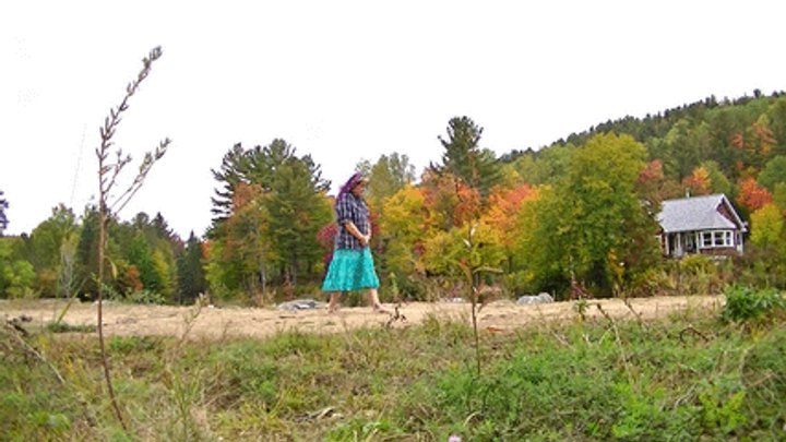 She Licks His Feet - Worship in the woods (mp4)
