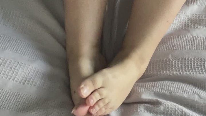 Marieslateclips - Foot Playtime