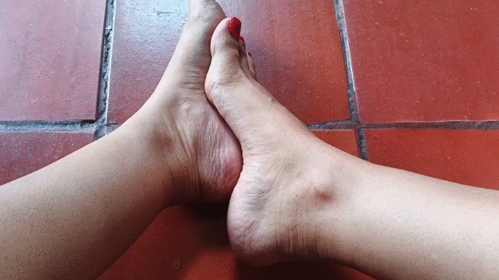 Goddess Foot Fetish - Playing with its pronounced arches (3)