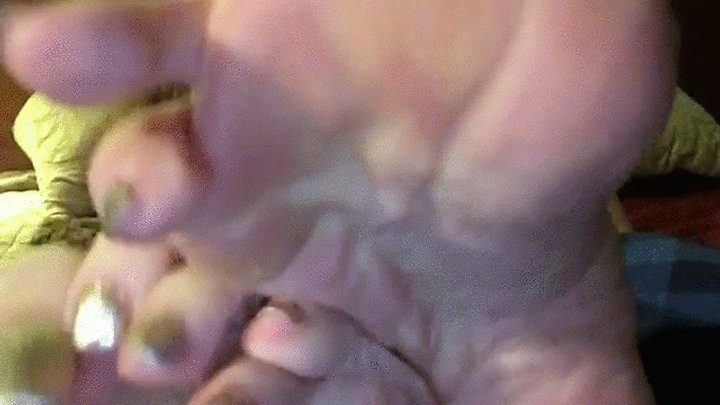 Aariels Foot Fetish Desires - SEXY SIZE 9'S ON YOUR CHEST