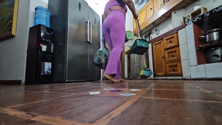 Foot Fetish Paradise - Balbina ultra sexy Big Dirty Feet Goddess in the Kitchen