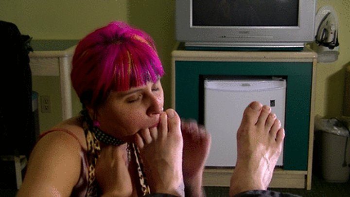 She Licks His Feet - Olga under his feet, part 2 (mp4)