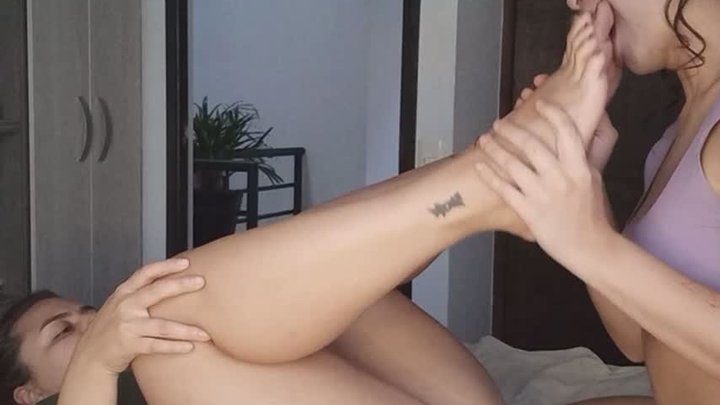 Zoe And Melissa Store - Zoe sucks my toes so good, she easily gets me horny!