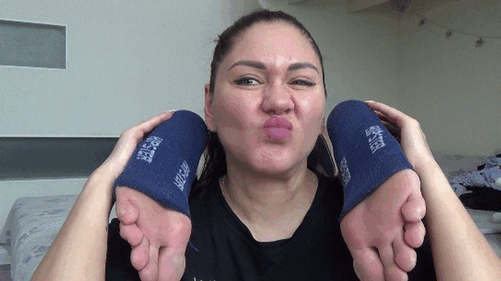 The Fantastic Evelina's World - TORN SOCK FOOT SMELLING (mf)