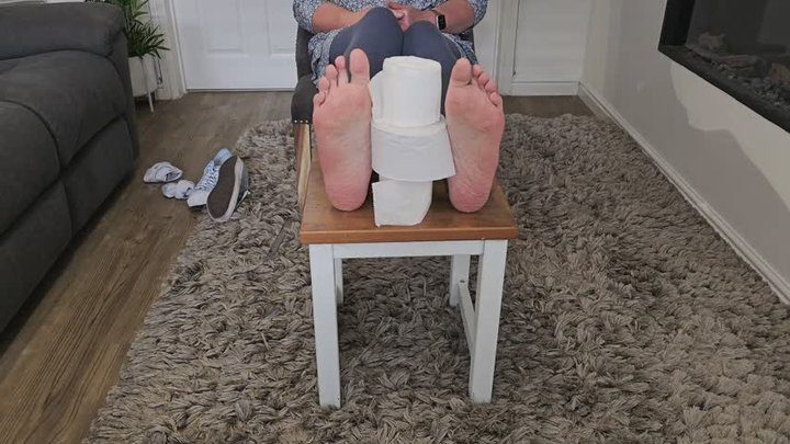 6ft5ukgoddess - Size 18 foot compare