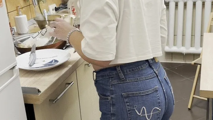 Nipsandstrips - Cleaning my kitchen while i faart alot'