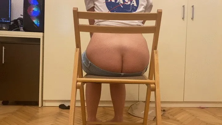 Nipsandstrips - Buttcrack farting on chair'