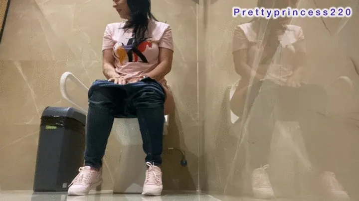 Prettyprincess - destroy the public toilet