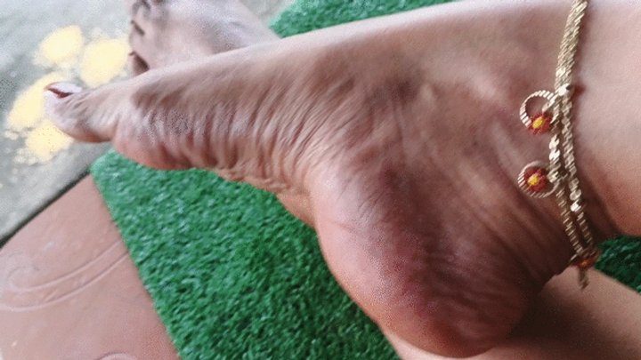 Goddess Foot Fetish - Beautiful feet with very pronounced arches (3)