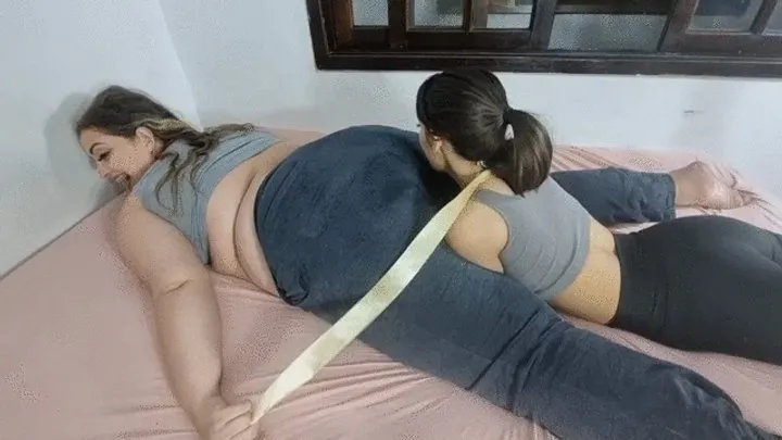 Goddess Scarlet White - SBBW GODDESS FART ON PRINCESS PART 1 BY BRITNEY HUNTER AND GABY MANTOVANI CAM BY ALINE FULL HD