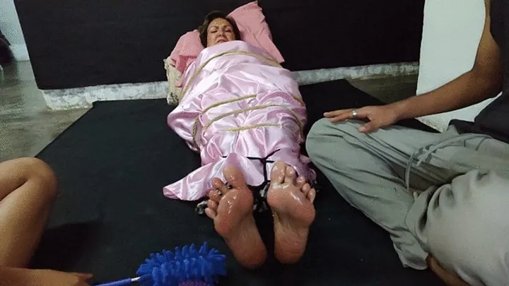 Goddess Foot Fetish - Tickling the soles of the goddess Angelin (1)