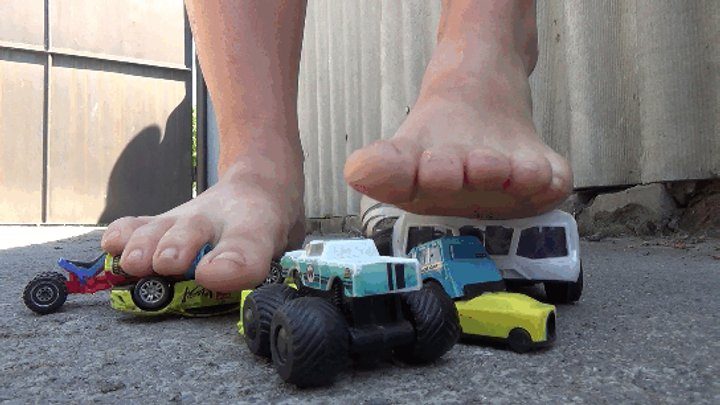 Not An Angel - feet transforming into a machine of destruction 2DF