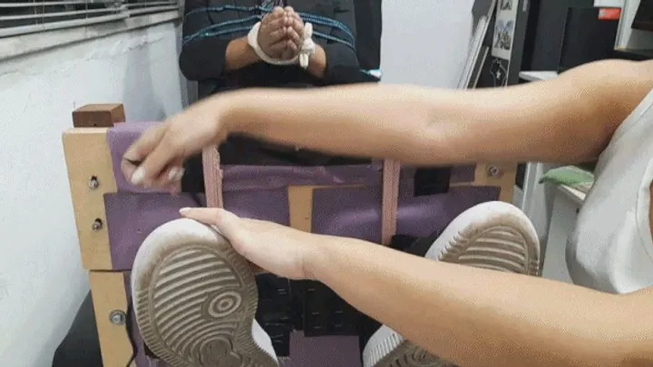 Tropical Foot Fetish Videos - Pierre in a female x male foot tickling on the stock