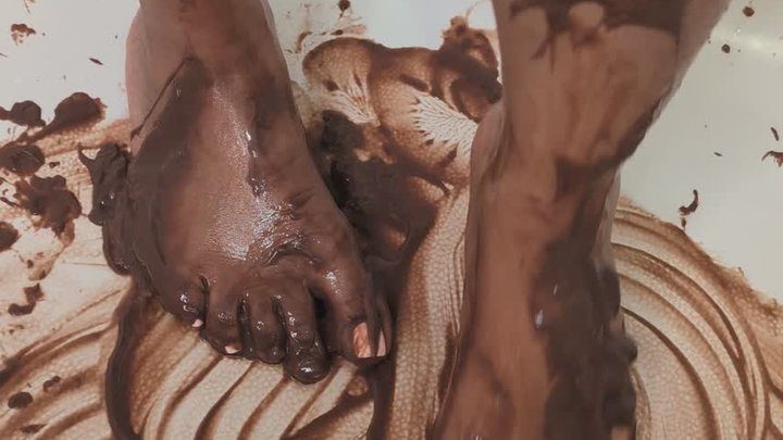Curvykil1a - Goddess Gets Big Pretty Feet Messy With Pudding