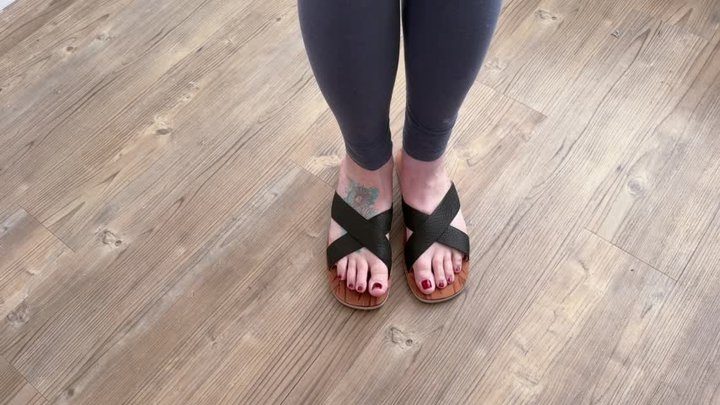 6ft5ukgoddess - Huge Size 18! Sandals posing
