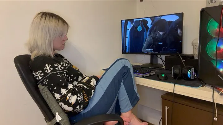 Nipsandstrips - Gaming while farting episode 2''