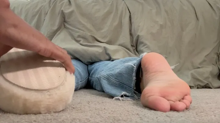 Goddess Liv - Stuck Under the Bed Tickling