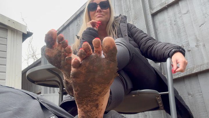 Uktq Foot Stool Ignore Worship - Miss Amy - Worship My Dirty Feet