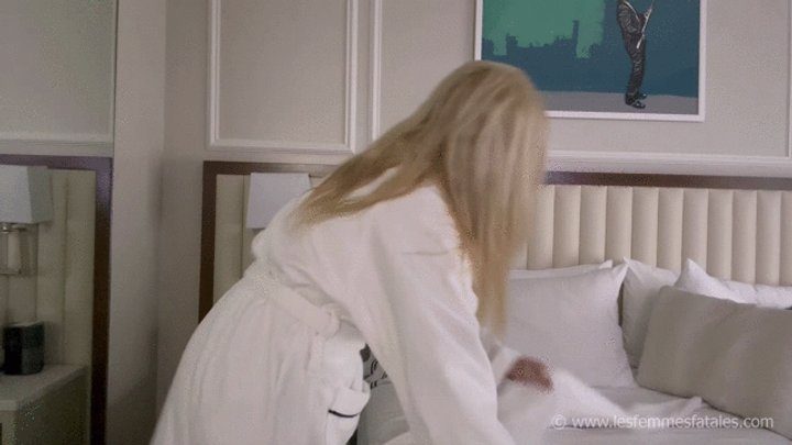 Femdom Babe - What a Way to WAke Up!! NYC Hotel Battle! The Evil Dr Putz vs The Golden Avenger