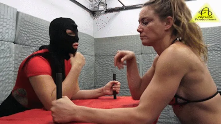 Antschas Wrestling And Fetish Store - Armwrestling Izabella Mendez vs Xena