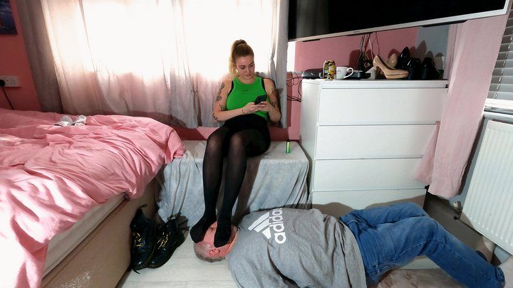 Amy Squirrel - Tights Feet On Face (4K)