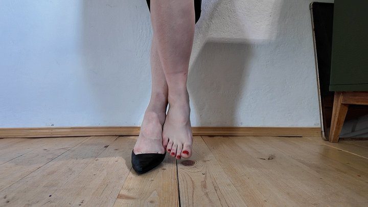 Forgetmenot - office girl in one high heel m0