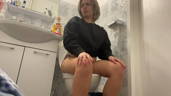 Nipsandstrips - Toilet sitting with farts episode 7'