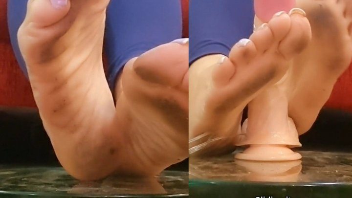 Anna Caroll Feet Domme - Using my dirty feet to play with my toy