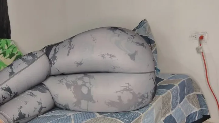 Latinamanyfetish - I know you love my farts so trapped in my leggings