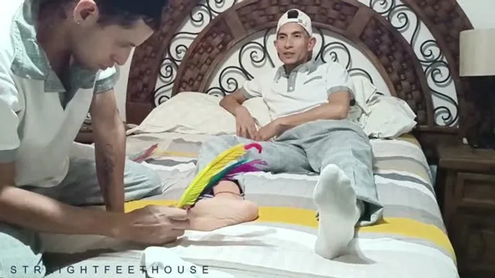 Straightfeethouse - COSQUILLAS ENTRE ESTUDIANTES P1