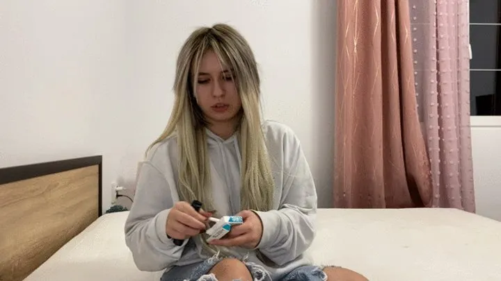 Nipsandstrips - Smoking and farting with face expressionss