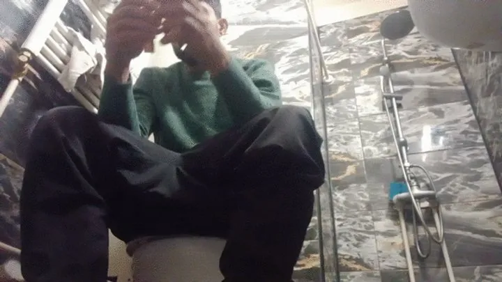 Farting Sniffer - Toilet diaries Fart and Smoking on toilet