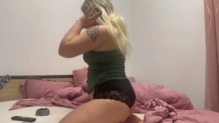 Nipsandstrips - Big ass latina farting in thongs while smokingg