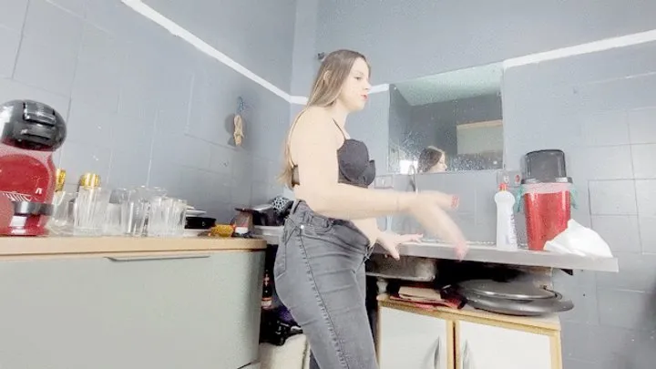 Fetish Factory Brazil Farting - CLEANING AND FARTING IN THE DIRTY HOUSE - BY ISABELITA - CLIP FULL