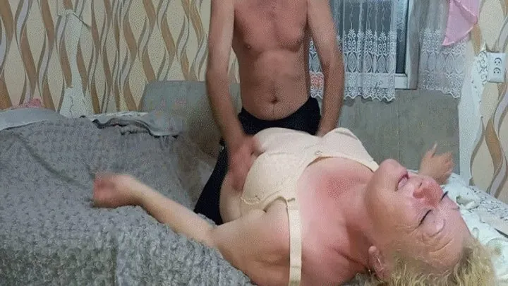 Appetizing Crumpet - Tickle a chubby babe before sex MP4