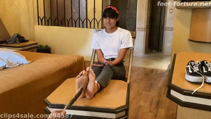 Feet  Universe - Teasing Ivette’s Feet