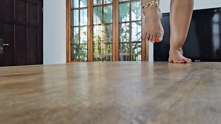 Foot Fetish Paradise - Balbina The Queen of the Big Feet modeling her big soles on the table
