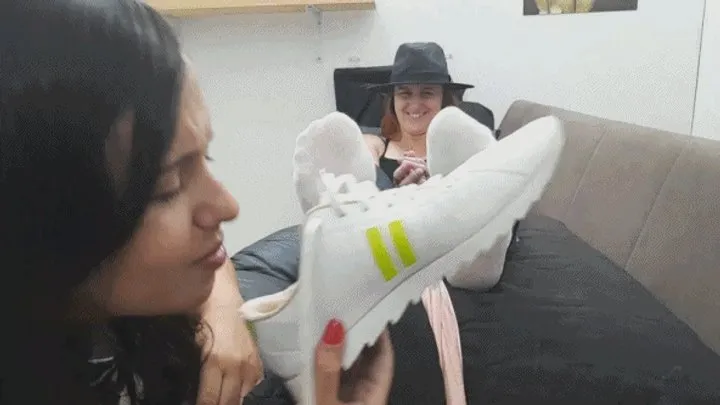 Tropical Foot Fetish Videos - Amanda in bad smelly soles tickling punishment