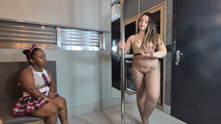 Babiventurafetish - Pole dance classes with dwarf class and queen of the giant ass By Isabelita and Ananzinha Cam Babi