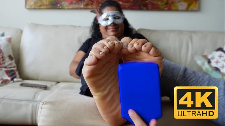 World Of Foot Fetish - First Time Foot Tickling - Karen – 4K